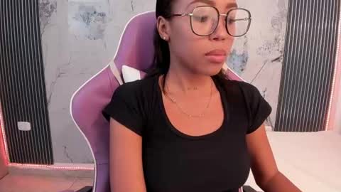 Snapshot of francis_leams chatting on June 25, 2026, 7:29 pm Laura online show from June 25, 2026, 7:29 pm