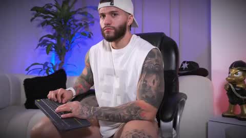 Frank Farrell. Hey remember to give me a thumbs up Ty online show from April 16, 2026, 9:39 pm