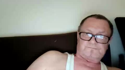 Wolfi online show from April 1, 2026, 7:31 am