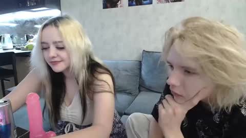 fray_and_lilla online show from February 6, 2026, 7:39 pm