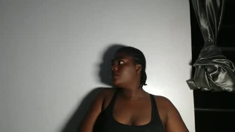 Snapshot of freakie_clit chatting on December 4, 2024, 7:23 pm pandora online show from December 4, 2024, 7:23 pm