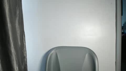 Snapshot of freakie_clit chatting on December 17, 2024, 8:12 am pandora online show from December 17, 2024, 8:12 am