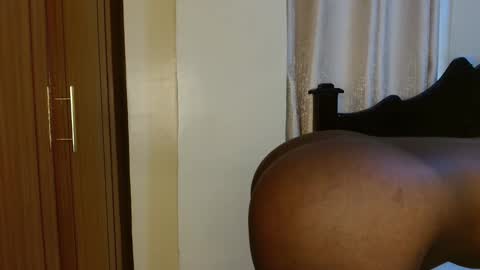 Snapshot of freaky_ass chatting on December 1, 2025, 5:45 am Berry online show from December 1, 2025, 5:45 am