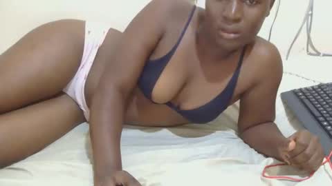 Snapshot of freaky_hearts chatting on December 5, 2025, 3:30 pm ellina online show from December 5, 2025, 3:30 pm