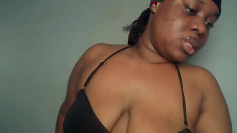 Snapshot of freaky_slut5 chatting on April 28, 2026, 4:28 am freaky slut5 online show from April 28, 2026, 4:28 am