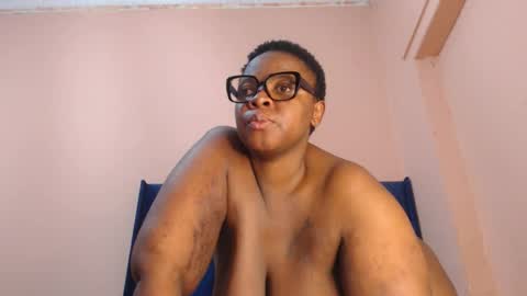 Snapshot of freakyboobsxx chatting on June 27, 2026, 12:22 pm Kimmy online show from June 27, 2026, 12:22 pm