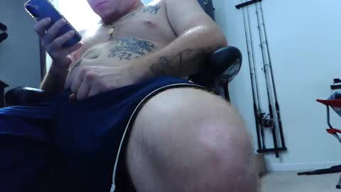 Snapshot of freakyfreddie305 chatting on October 16, 2025, 2:45 am freakyfreddie305 online show from October 16, 2025, 2:45 am