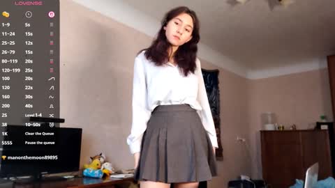 Mia online show from November 15, 2025, 6:22 am