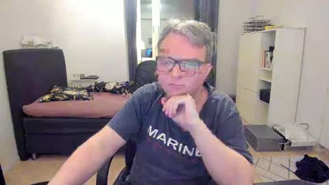 Snapshot of fredrik386959 chatting on February 2, 2025, 6:53 pm Fredrik online show from February 2, 2025, 6:53 pm