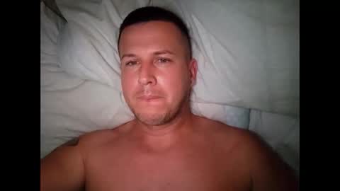 fredwilliam26 online show from October 21, 2025, 1:23 pm