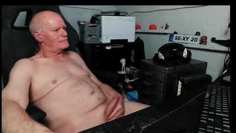 Snapshot of freecamdick chatting on November 24, 2025, 1:22 pm freecamdick online show from November 24, 2025, 1:22 pm