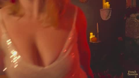 Snapshot of french_devotion chatting on October 14, 2025, 6:20 pm Louise or Lou 3 online show from October 14, 2025, 6:20 pm