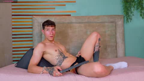 Snapshot of french_sexx chatting on May 23, 2026, 7:29 pm Xavier online show from May 23, 2026, 7:29 pm