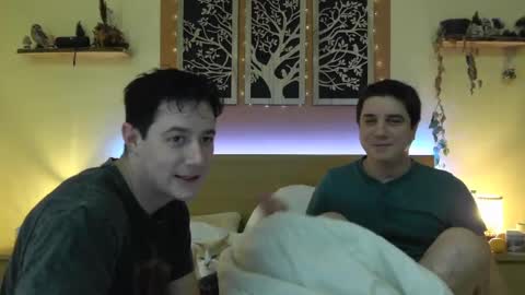 Snapshot of frenchhornybibs chatting on January 18, 2025, 8:51 pm French Horny Bibs online show from January 18, 2025, 8:51 pm