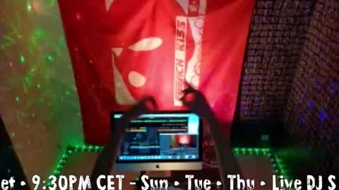 frenchkissdjfk online show from November 6, 2025, 7:20 am