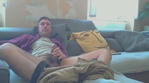 Snapshot of frenchpapalover chatting on February 21, 2025, 1:44 pm frenchpapalover online show from February 21, 2025, 1:44 pm