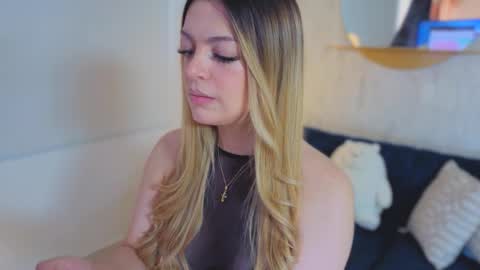 fresita_pink_ online show from December 4, 2025, 7:33 pm