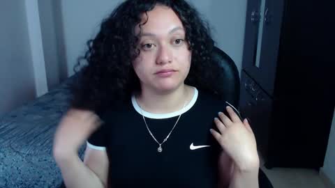 Snapshot of freud_x_louise1 chatting on December 4, 2024, 5:38 am Louise  online show from December 4, 2024, 5:38 am