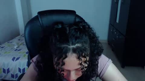 Snapshot of freud_x_louise1 chatting on February 28, 2025, 5:15 am Louise  online show from February 28, 2025, 5:15 am