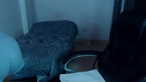 Snapshot of freud_x_louise1 chatting on September 15, 2025, 12:10 am Louise  online show from September 15, 2025, 12:10 am