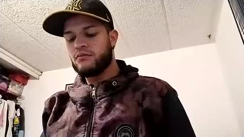 Snapshot of frey_dominik18 chatting on December 25, 2024, 3:29 am Dominik online show from December 25, 2024, 3:29 am