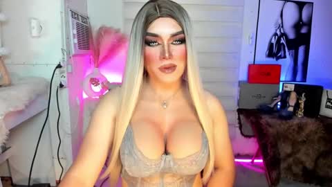 Miss Frea  online show from September 23, 2025, 2:03 am