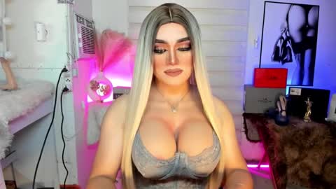 Miss Frea  online show from September 25, 2025, 2:15 am