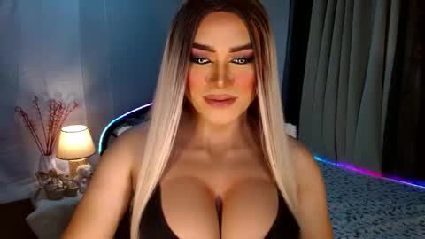 Snapshot of freya_lovestocum chatting on November 4, 2025, 12:54 am Miss Frea online show from November 4, 2025, 12:54 am