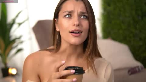 freyaheart online show from October 7, 2025, 6:43 am