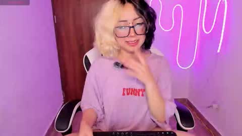 Snapshot of frida_lassi_ chatting on November 13, 2025, 8:52 pm frida_lassi_ online show from November 13, 2025, 8:52 pm