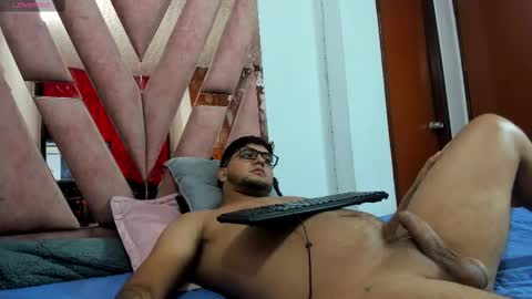 Snapshot of friend_zone1 chatting on February 8, 2026, 4:38 am Carolina and Robert online show from February 8, 2026, 4:38 am