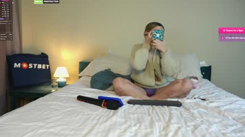 Snapshot of friendsurdreams chatting on December 21, 2024, 9:04 pm friendsurdreams online show from December 21, 2024, 9:04 pm