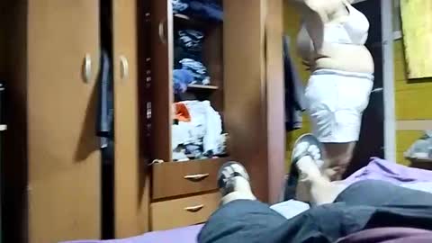 Snapshot of frizzy_girl chatting on January 26, 2025, 10:46 pm Frizzy girl online show from January 26, 2025, 10:46 pm