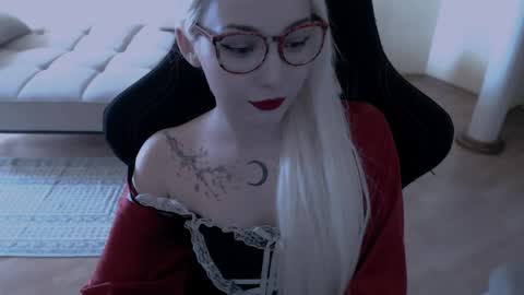 Snapshot of fromsun_forsoul chatting on April 17, 2026, 11:35 am Lilith online show from April 17, 2026, 11:35 am