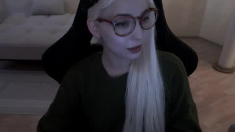 Snapshot of fromsun_forsoul chatting on April 25, 2026, 2:47 pm Lilith online show from April 25, 2026, 2:47 pm