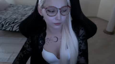Snapshot of fromsun_forsoul chatting on May 18, 2026, 12:00 pm Lilith online show from May 18, 2026, 12:00 pm
