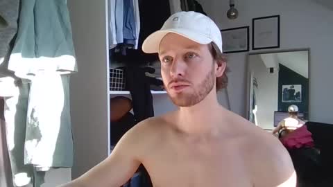 frozenyoga online show from February 1, 2025, 10:48 am