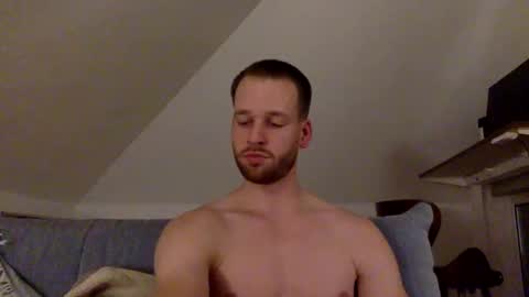 frozenyoga online show from November 5, 2025, 8:31 pm