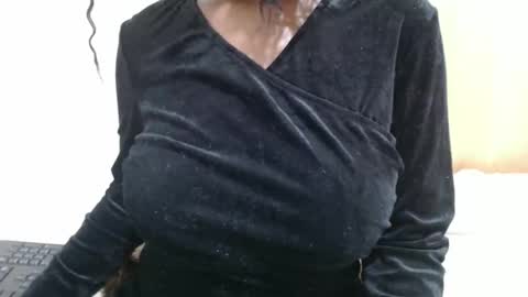 Snapshot of fruity28 chatting on November 17, 2025, 4:57 pm fruity28 online show from November 17, 2025, 4:57 pm