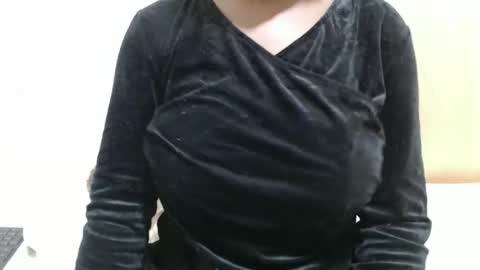 Snapshot of fruity28 chatting on November 24, 2025, 4:40 pm fruity28 online show from November 24, 2025, 4:40 pm