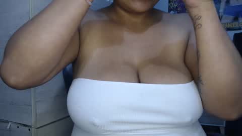 Mia and Gary  online show from December 1, 2025, 2:38 am