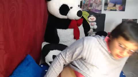 Mia and Gary  online show from February 3, 2026, 2:10 am