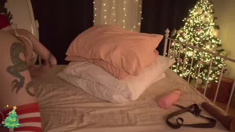 Snapshot of fuckingtoy_ chatting on December 29, 2024, 2:21 pm Eva         all my links   online show from December 29, 2024, 2:21 pm