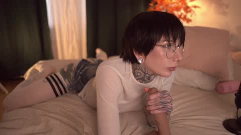 Snapshot of fuckingtoy_ chatting on October 19, 2025, 1:01 pm Eva         all my links   online show from October 19, 2025, 1:01 pm