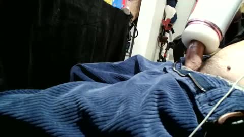 fuckmeallday1975 online show from April 28, 2026, 7:02 am