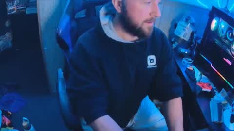 Snapshot of fufupop chatting on October 19, 2025, 9:37 pm fufupop online show from October 19, 2025, 9:37 pm