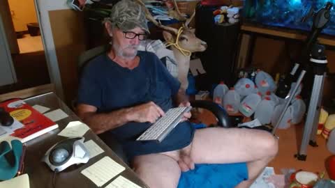Snapshot of funmike2000 chatting on September 17, 2025, 11:39 pm mike online show from September 17, 2025, 11:39 pm