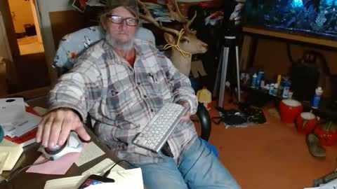 Snapshot of funmike2000 chatting on November 8, 2025, 5:18 am mike online show from November 8, 2025, 5:18 am