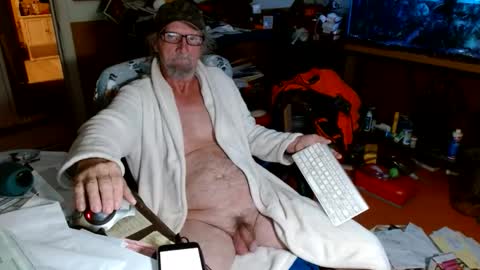 Snapshot of funmike2000 chatting on January 19, 2026, 5:00 am mike online show from January 19, 2026, 5:00 am