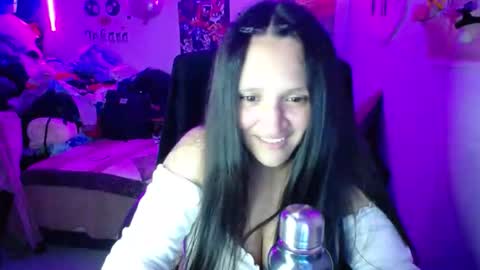 Snapshot of funny_weed_money chatting on September 21, 2025, 2:35 am Linda Cataleya- mackenzie girls online show from September 21, 2025, 2:35 am
